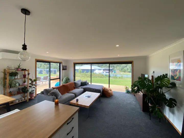 Enchanted Retreat In Greymouth Shared With Host Exterior foto